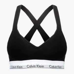 Calvin klein - Säljer min calvin klein bralette, inga tecken på användning skriv för frågor💞
