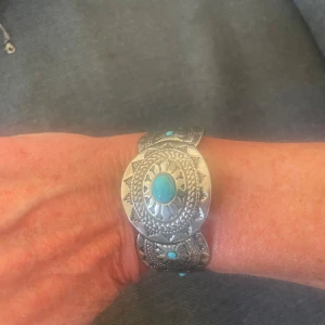 Armband  - Nytt snygg armband ,litet men ställbart 