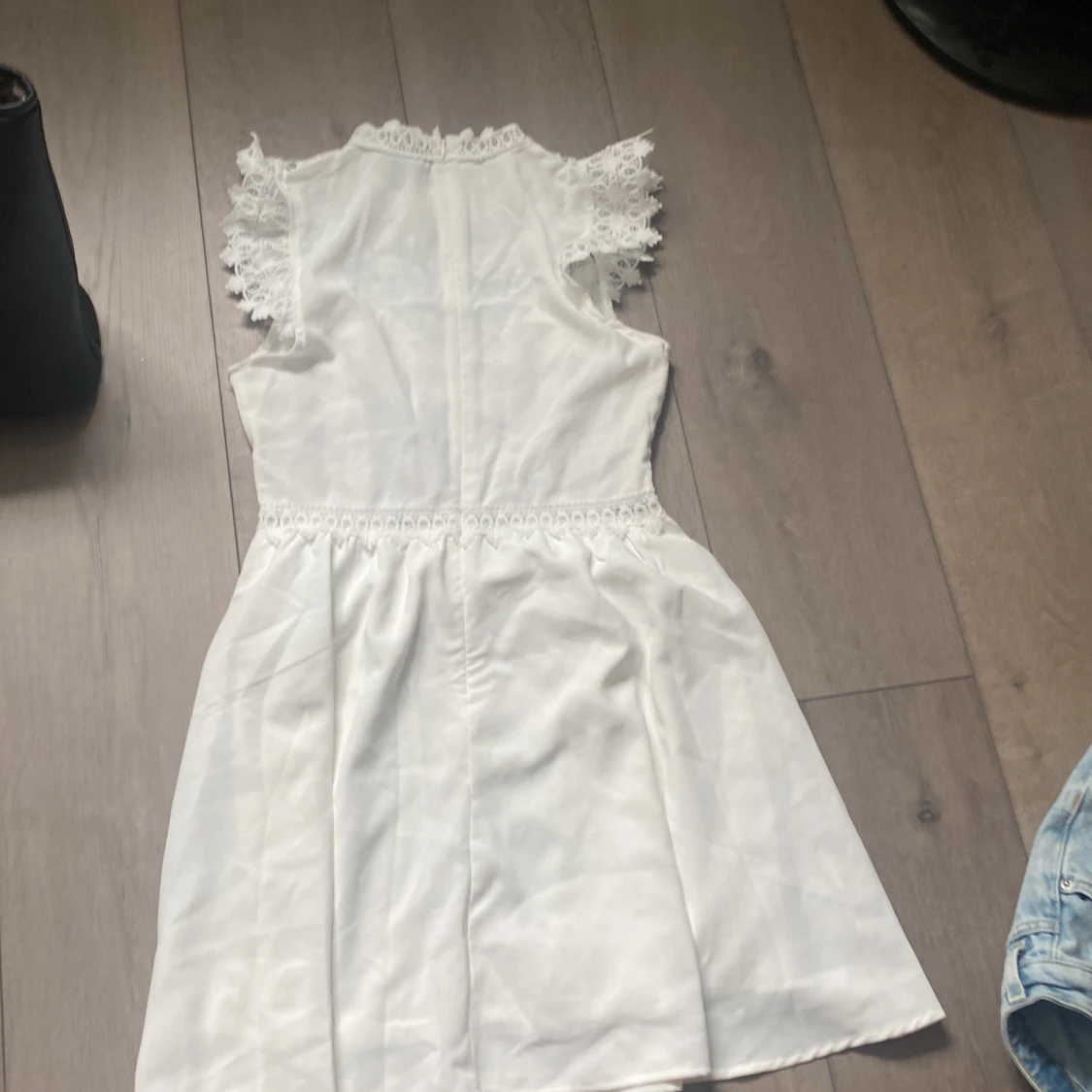 fin vit klänning - 90