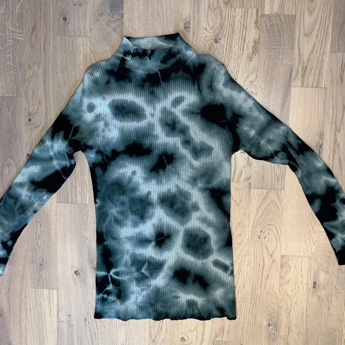 Mönstrad ribbad långärmad tröja