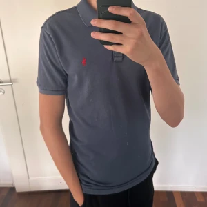 Ralph lauren pike - Ralph lauren piké som är använd men har mer att ge. Storlek L