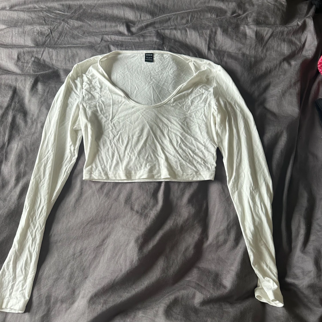 Vit croppad långärmad topp