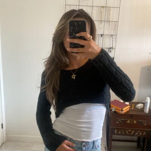 Stickad bolero  - Aldrig använd av mig