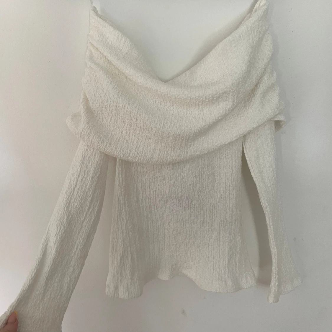 Vit offshoulder tröja