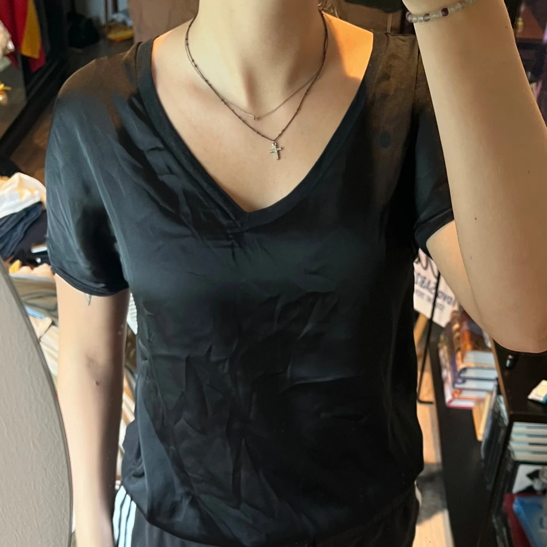 Svart v-ringad blus - 90