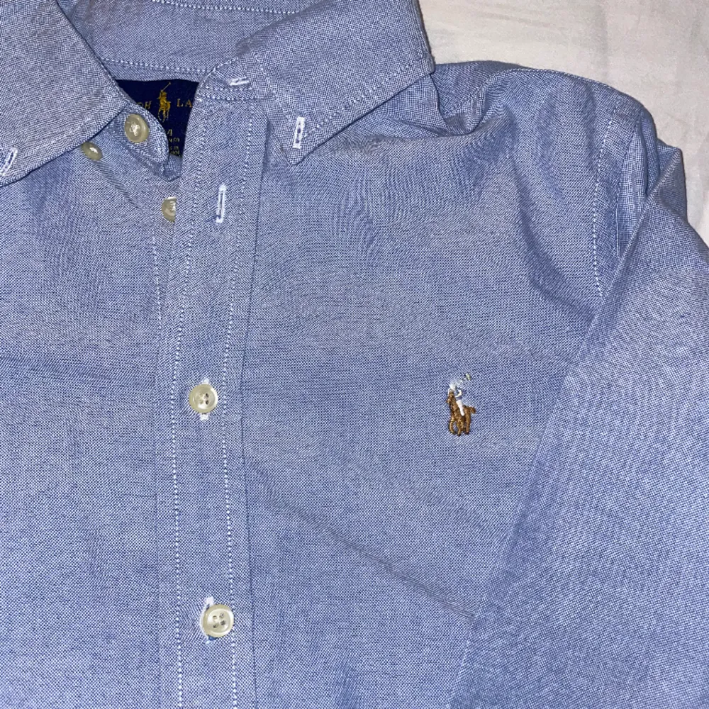 Säljer en snygg Polo Ralph Lauren skjorta! | Skick 10/10! | Storlek Xs-S | Pris 249kr | Nypris 1700kr | Hör av dig vid minsta fundering 🙌🙌😊. Skjortor.
