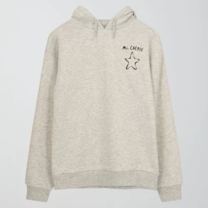 Ma chérie hoodie  - Jag säljer denna super fina Ma chérie hoodien från Gina Young i storlek 146-152 men passar xs-s den är oxå slut såld💘🪩😍