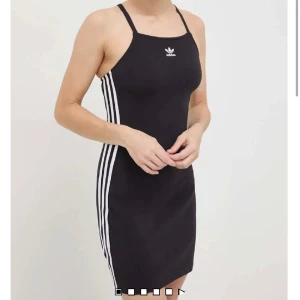 Adidas klänning  - Adidas helt ny med prislappen , 519 kr på Boozt, storlek s och xs