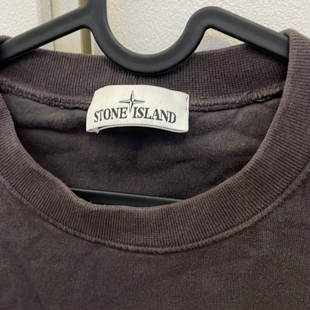 Säljer en stone island tröja som är i storlek M.. Tröjor & Koftor.