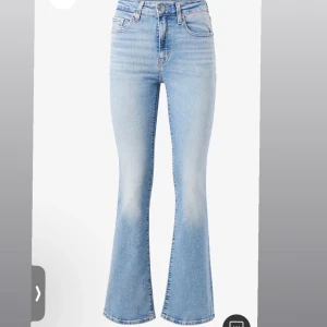 Levis 725 bootcut jeans - Säljer mina bootcut jeans från levis 725 modellen som jag köpt på ellos. Helt oavända men dragit bort prislappen. Nypris: 1250 