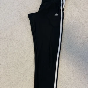 Leggings  - Sparsamt använda. Leggings i fint tränings material. 