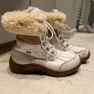 Ugg vinterskor  - Storlek 38 men små i storleken.  Nypris 2000 kr. 
