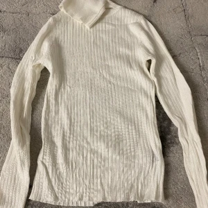 Vit kort tröja  - Helt ny 