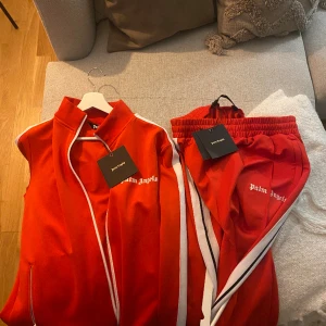 Palm angels - Nytt set som tyvärr inte passar. Säljes för 600kr. Storlek L