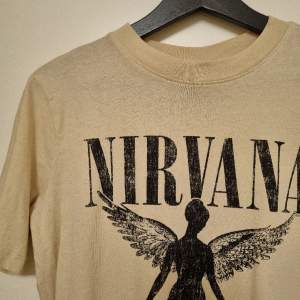T-shirt med Nirvana tryck ifrån H&M