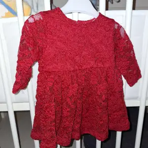 Red lace dress for babies. Size 62. Only worn once.