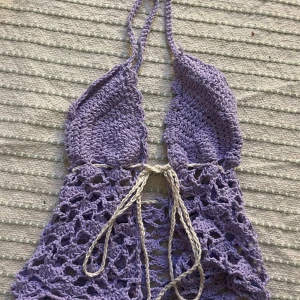 Virkad topp - super söt pastellila top! Egen virkad passform XS. Med söta snäckmotiv mönster 🤍