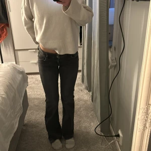 Lågmidjade jeans från Gina young  - Har använt sparsamt så är i väldigt bra skick!!🩷jag är 160 och dom passar bra i längden och pris kan diskuteras 