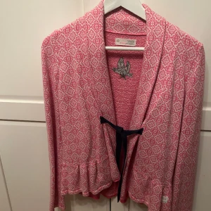 Odd Molly koftor - Odd Molly koftor, alla är i storlek 1.  Allihopa är använda fåtal gånger.  Säljes för 400 kr / st eller paketpris för ett pris vi kommer överens om. 