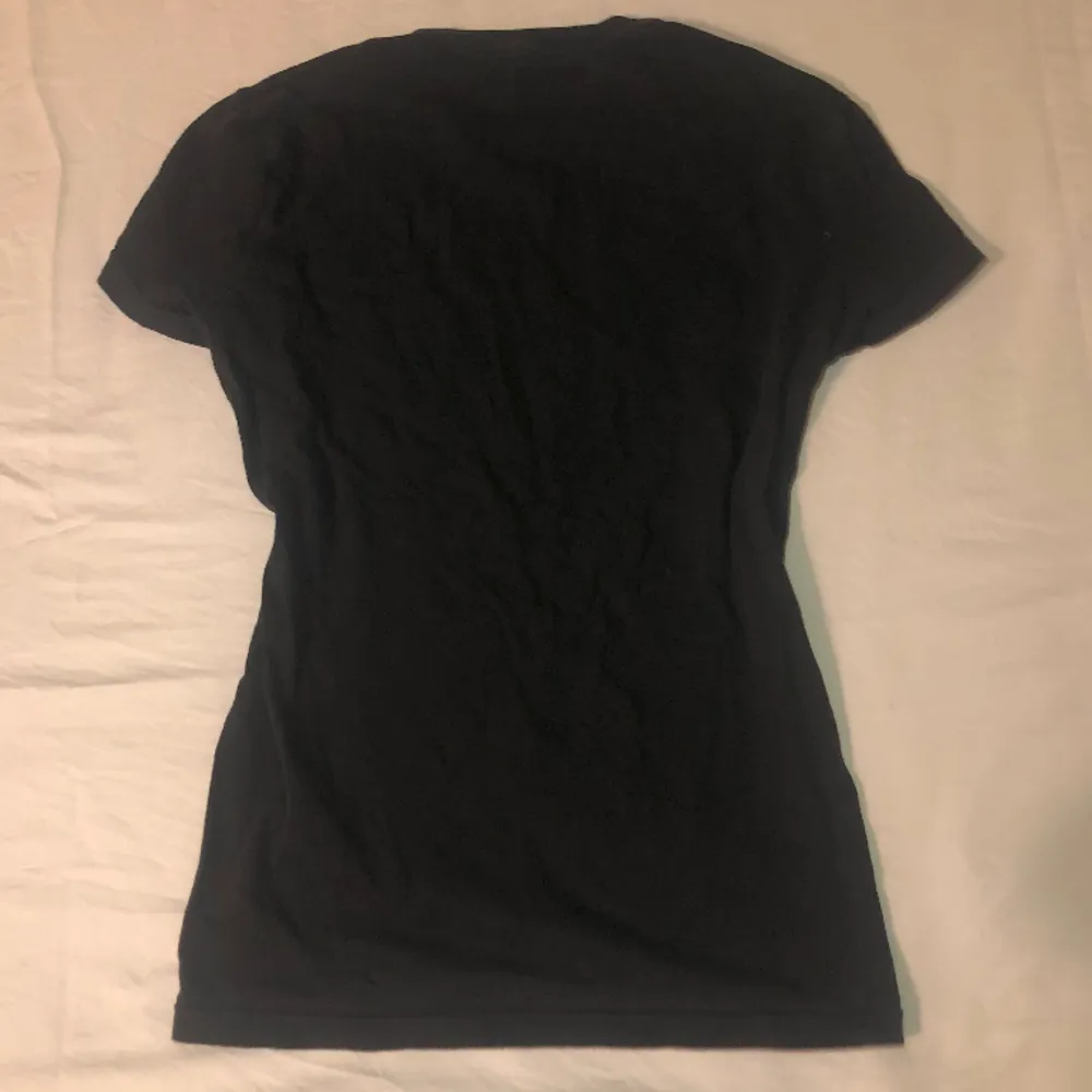 Svart Emporio Armani T-shirt i storlek XS. Dm för fler bilder eller frågor❤️. Toppar.