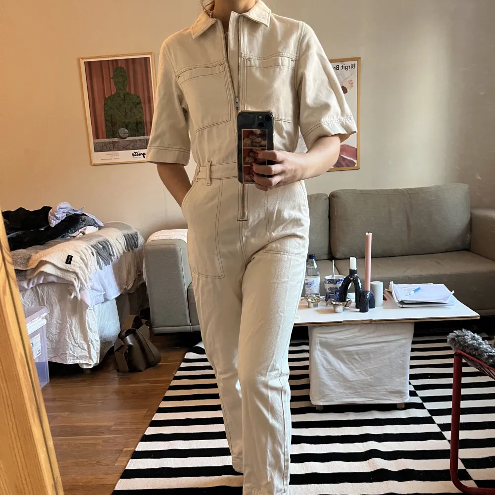 Helt oanvänd jumpsuit från weekday. Strl xs, alla prislappar är kvar då den endast är testad. 🌷. Övrigt.