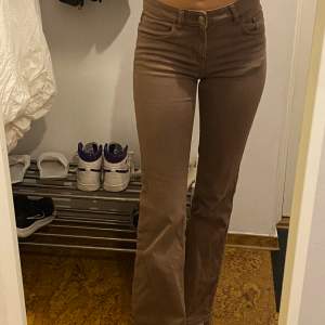 Bruna midwaist jeans från hm🤎