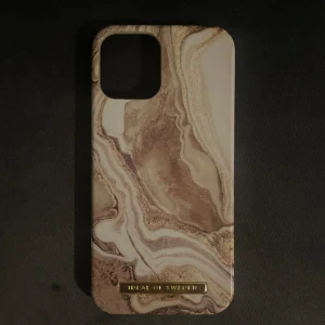 Ideal of Sweden mobil skal - Säljer dehär super fina skalet i nyskick då den inte kan användas pga en annan ny telefon, köp direkt eller skriv om du har någon fråga💞