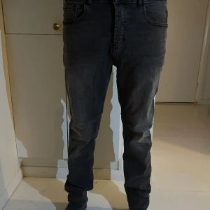 Svarta jeans  - Riktigt feta svarta slim jeans  Skick 8/10 