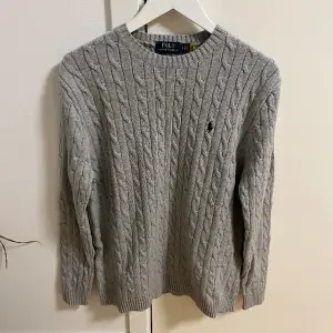 Skick 10/10 har knappt använt, köptes på Zalando för 2 195 kr mitt pris 799 kr. Billigare vid snabb hör av vid frågor! 