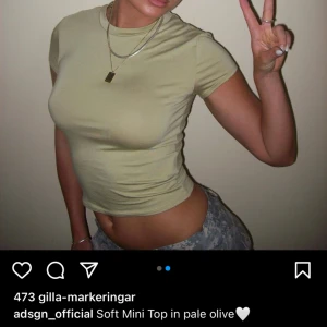 Soft Mini Top - A-dsgn - Aldrig använd men sitter sååå fint, färgen pale olive, köpt för 500 kr