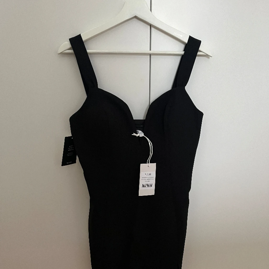 Fodralklänning NA-KD