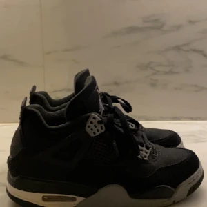 Jordan 4 blackcanvas - Säljer mina knappt använda Jordan 4 kvitto och box finns🙌