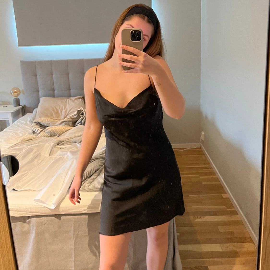 Satinklänning från zara