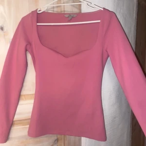 Rosa tröja  - En fin rosa tröja från hm. Bra skick, knappt anvönd💞