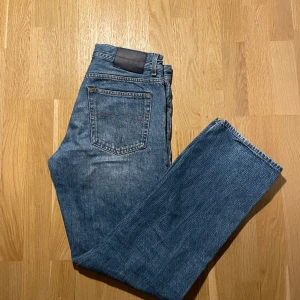 Tiger of Sweden jeans  - Det är är par riktigt snygga jeans från tiger of Sweden, skick 9/10  Storlek: 30/32, ny pris: 1400  Mitt pris: 449🤩