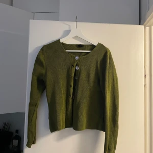 Superfin grön kofta - Använd fåtal gånger! 