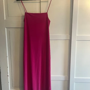 Klänning från zara - Rosa klänning från Zara. Aldrig använd.🌷