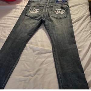 Lågmidjade Victoria Beckham jeans, säljer då dem är lite för korta för mig som är 165. Därmed används dem inte längre!💌💌