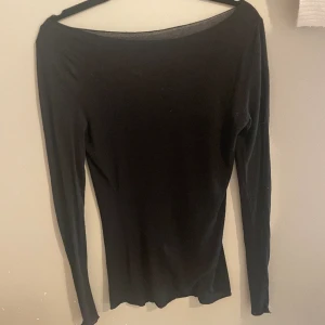 Svart Kashmir tröja från intimissimi - En fin Kashmir tröja i svart från intimissimi,inga defekter förekommer. Pris kan diskuteras 