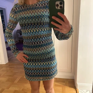 Klänning - Snygg klänning! Pris exklusive frakt 💕 Storlek M men passar S