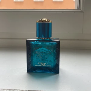 Parfym Vercace Eros - 30ml har användst Max 10 gånger  Pris kan diskuteras vid snabb affär 