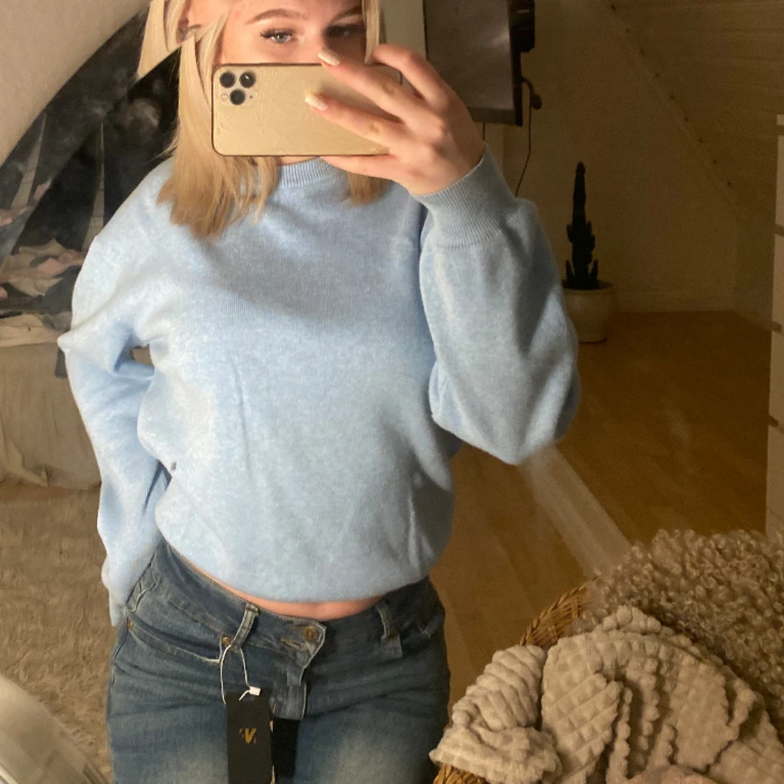 Ljusblå stickad tröja
