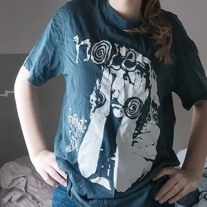 Tshirt - Cool tshirt med tryck, säljs då den inte längre används❤