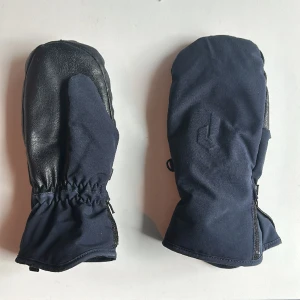 Blåa Peak Performance Vantar - Skick: Mycket bra Storlek: 6 Mycket sköna och varma (nypris 700kr)