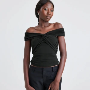 Topp bikbok  - Laddar upp igen  