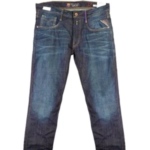 Replay Jeans - Replay anbass jeans W32 L32 Fc barcelona edition.                                                                    Fett feta jeans ”grisch” som fan till ett bra pris.                                            Använda 1 gång och är i nyskick 