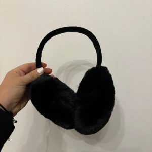 Öronmuffar  - Helt nya öronmuffar, går att fälla ihop 