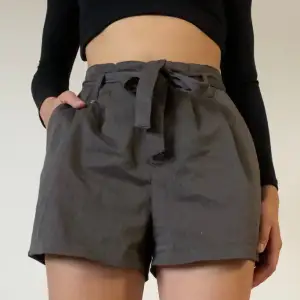 Shorts från H&M knappt använda, i bra skick 