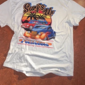 Cool T-shirt with print - Cool t shirt med print. Sommarvibbar.