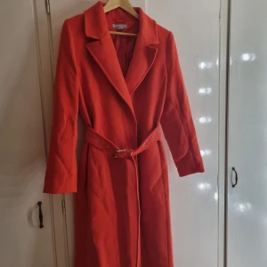 Röd jacka - Använt skick.